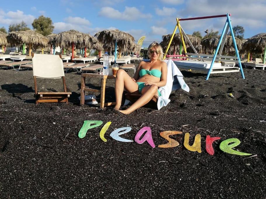 Pleasure Black Santorini Perissa (Santorini)