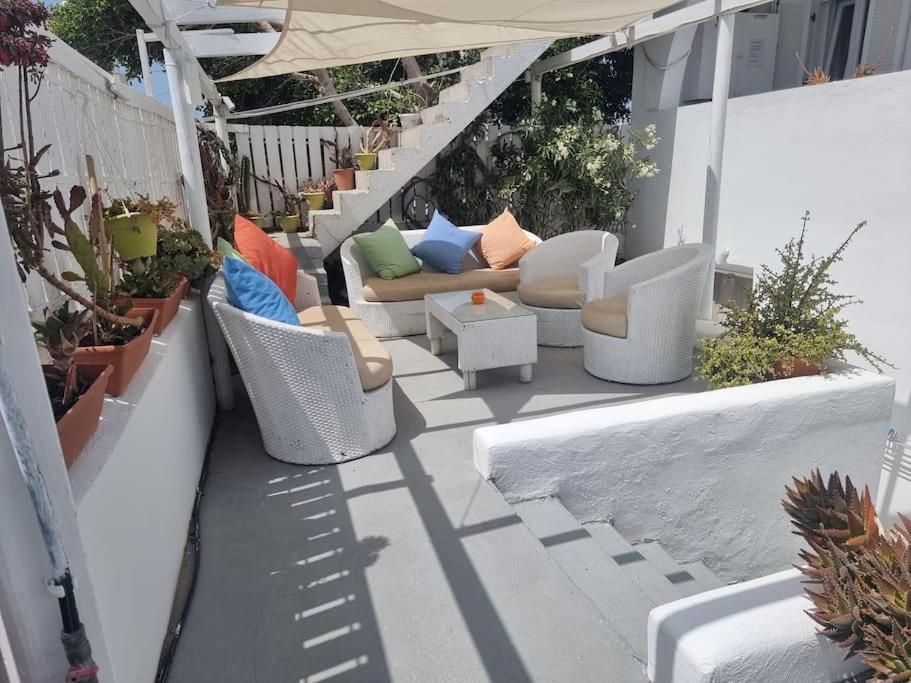 Pleasure Black Santorini Apartment