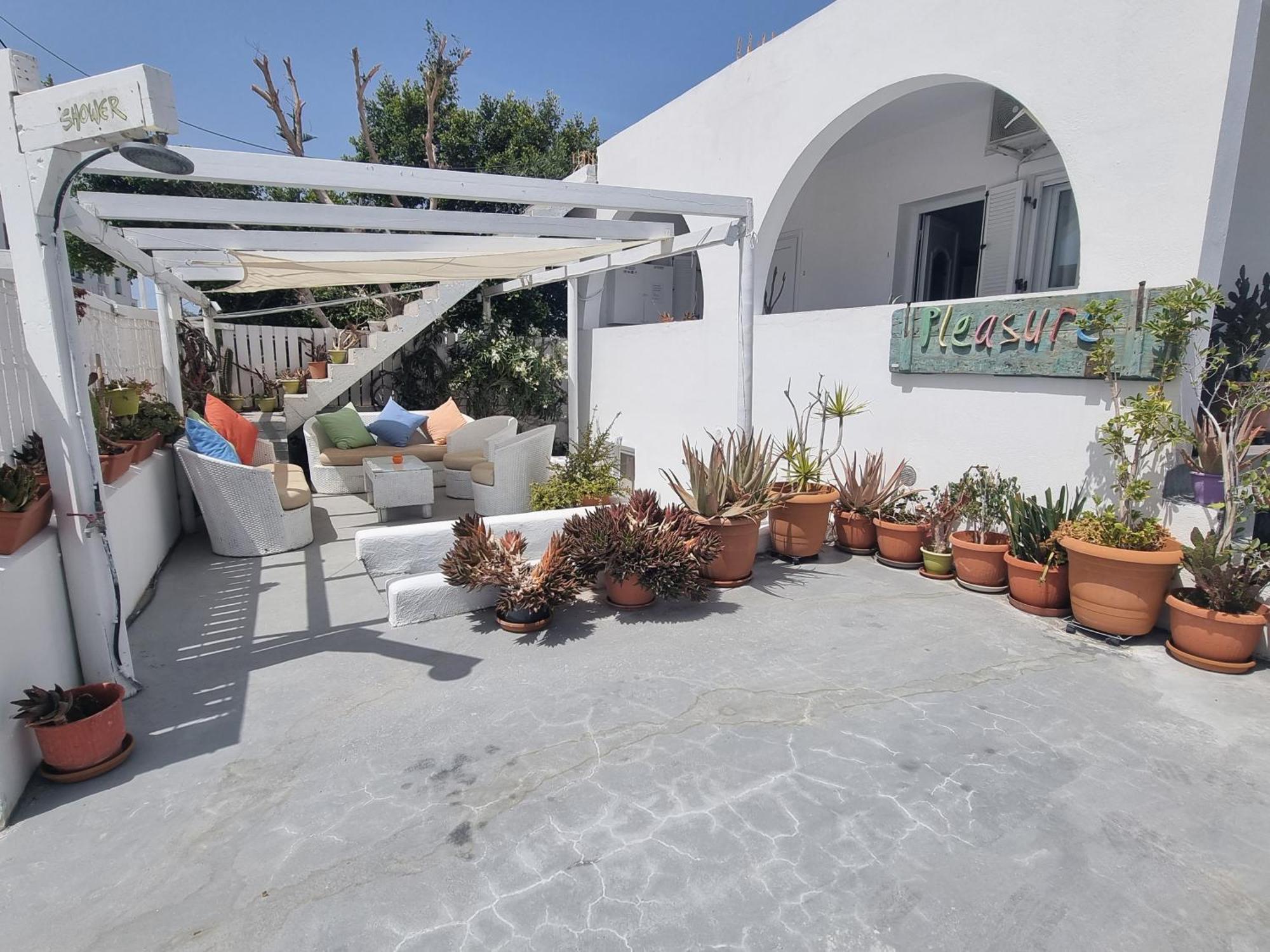 Pleasure Black Santorini * Perissa (Santorini)