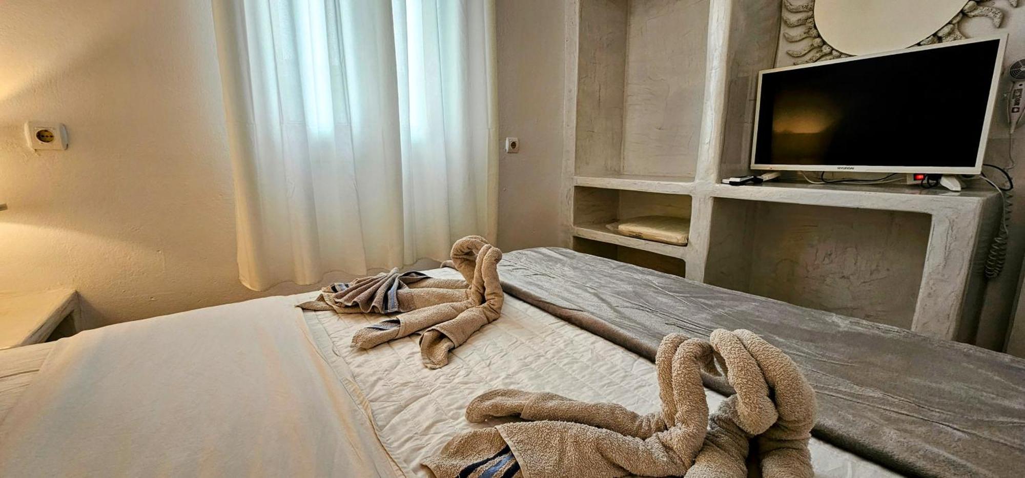 Apartment Pleasure Black Santorini