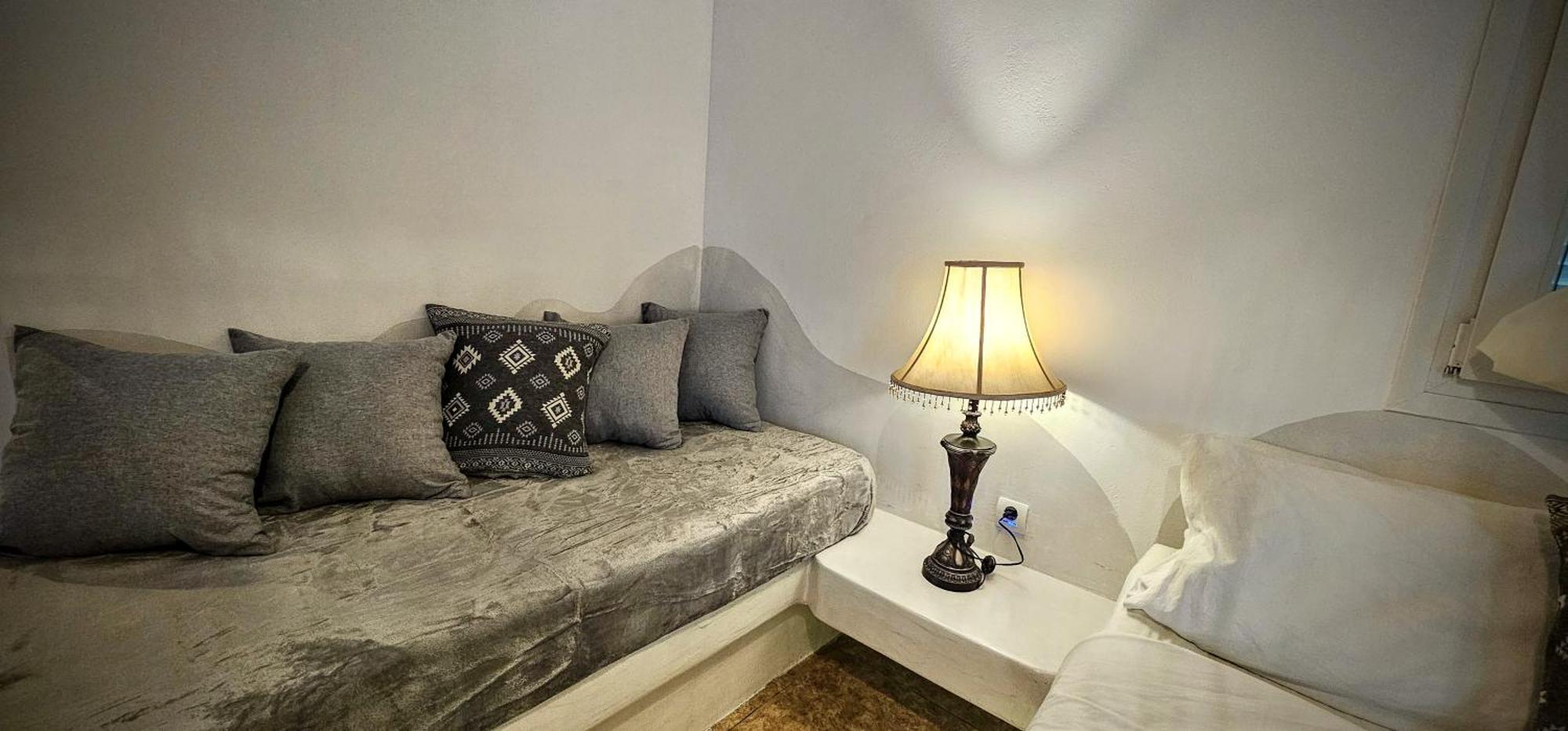 Apartment Pleasure Black Santorini